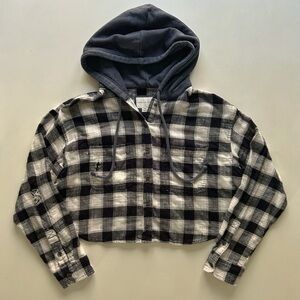 American Eagle Buffalo Plaid Hooded Cropped Shacket Black White Size M Spring